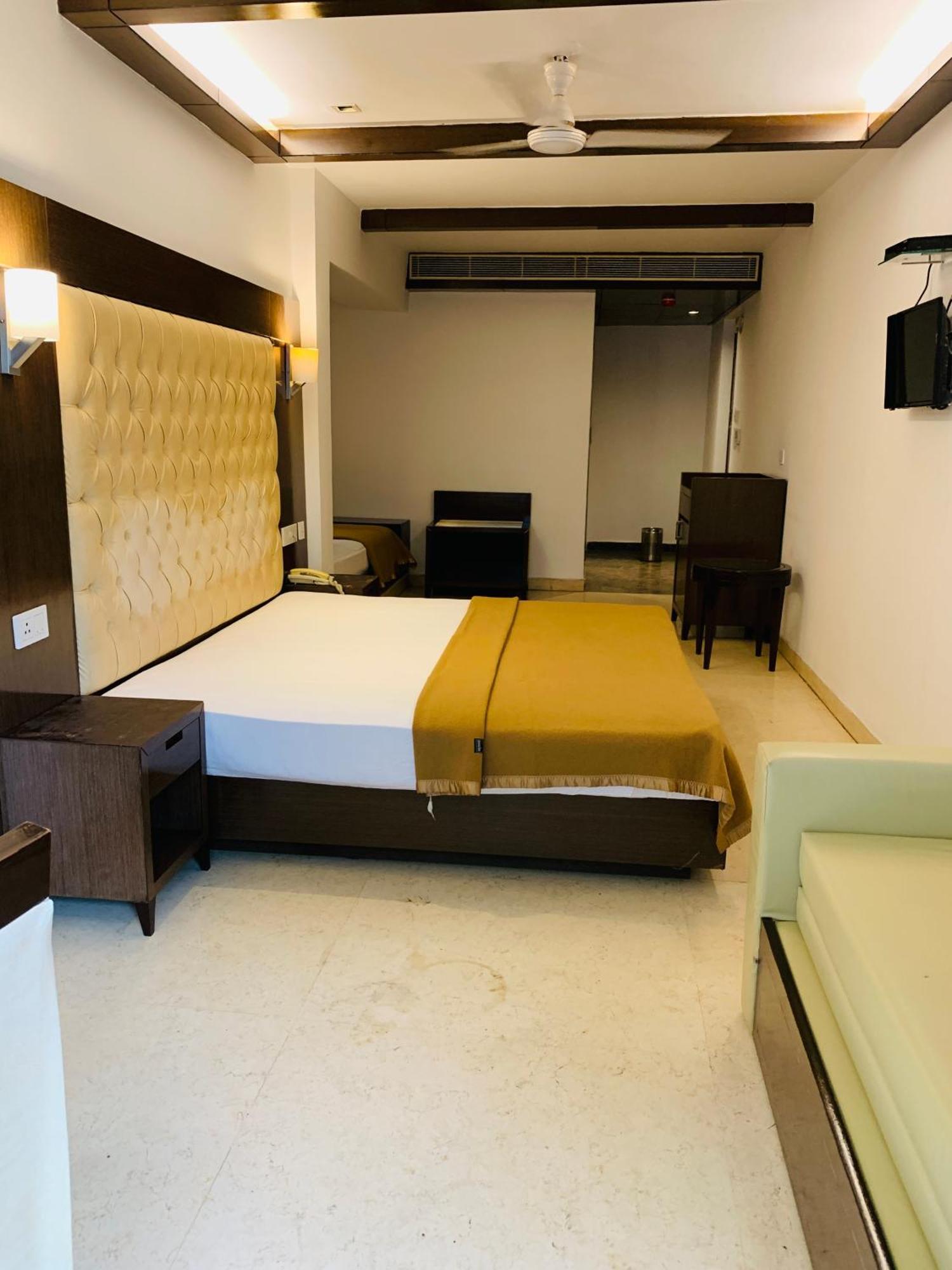 Metropolis Tourist Home Paharganj Nuova Delhi Esterno foto