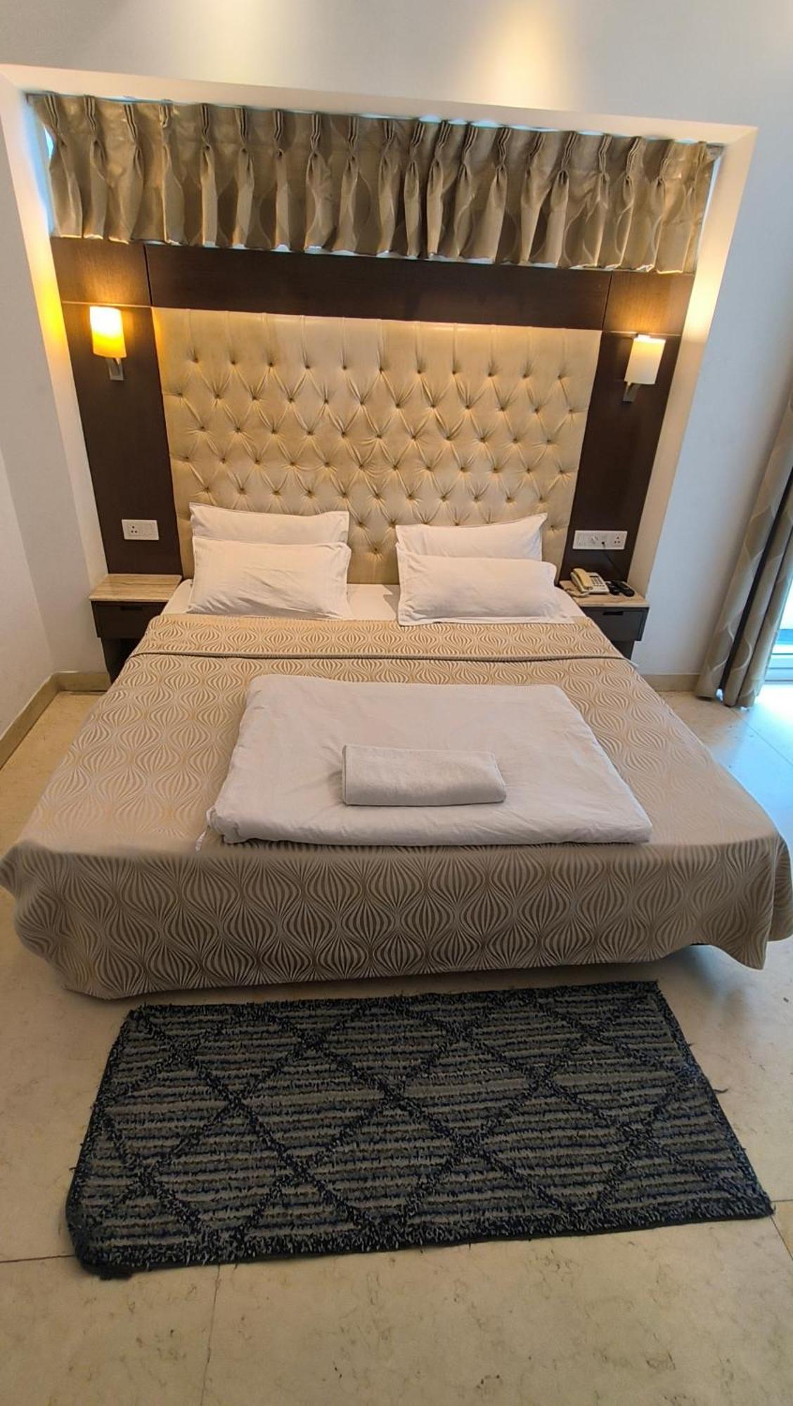 Metropolis Tourist Home Paharganj Nuova Delhi Esterno foto