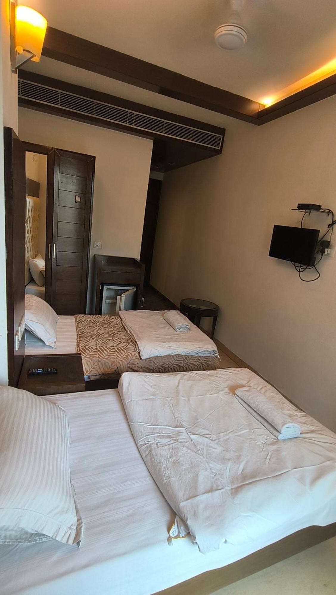 Metropolis Tourist Home Paharganj Nuova Delhi Esterno foto