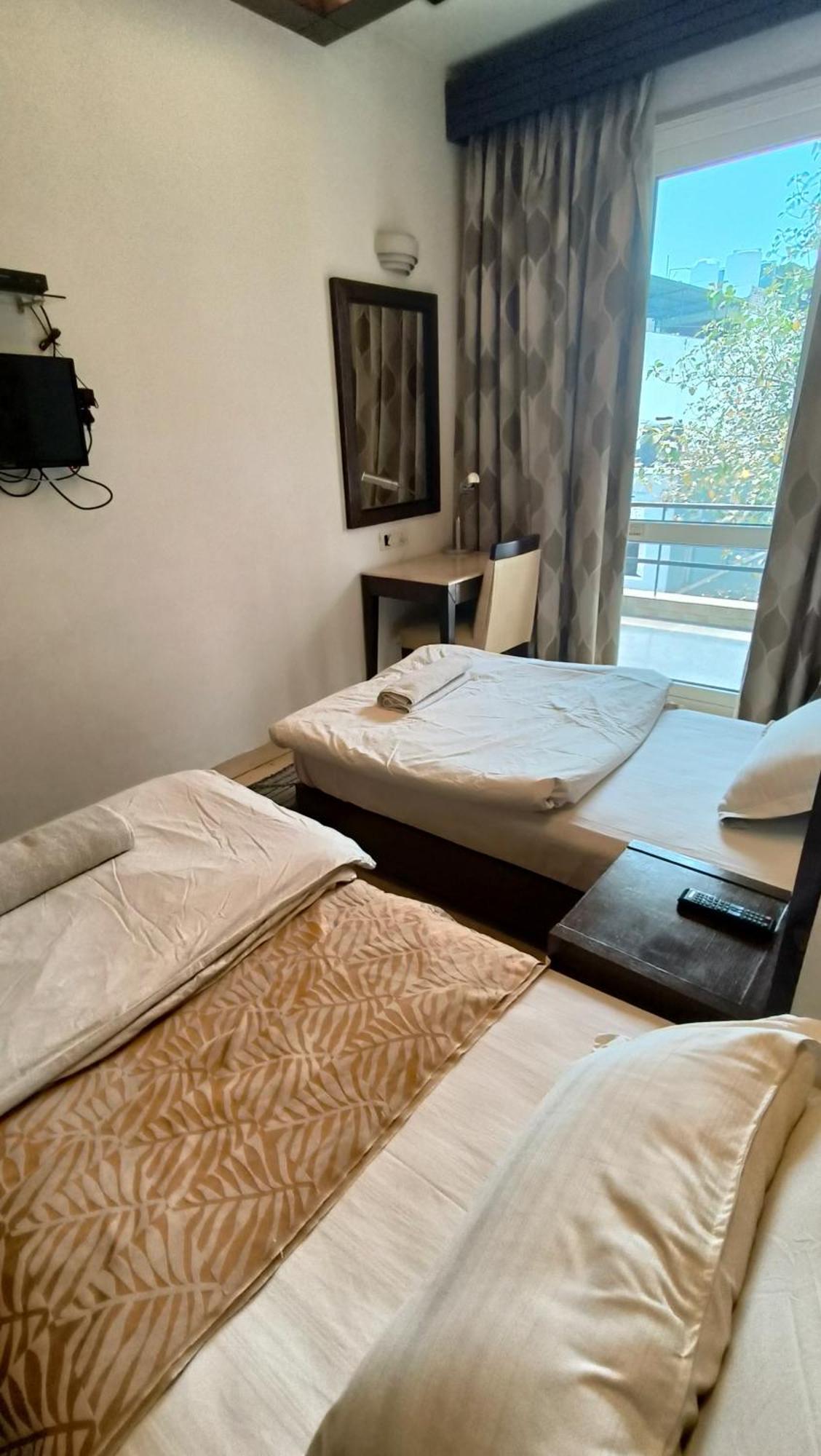 Metropolis Tourist Home Paharganj Nuova Delhi Esterno foto